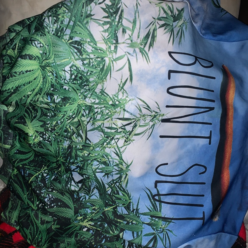 Blunt slut crew neck